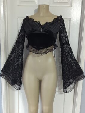 ROMWE Black Lace Trim Satin Crop Top